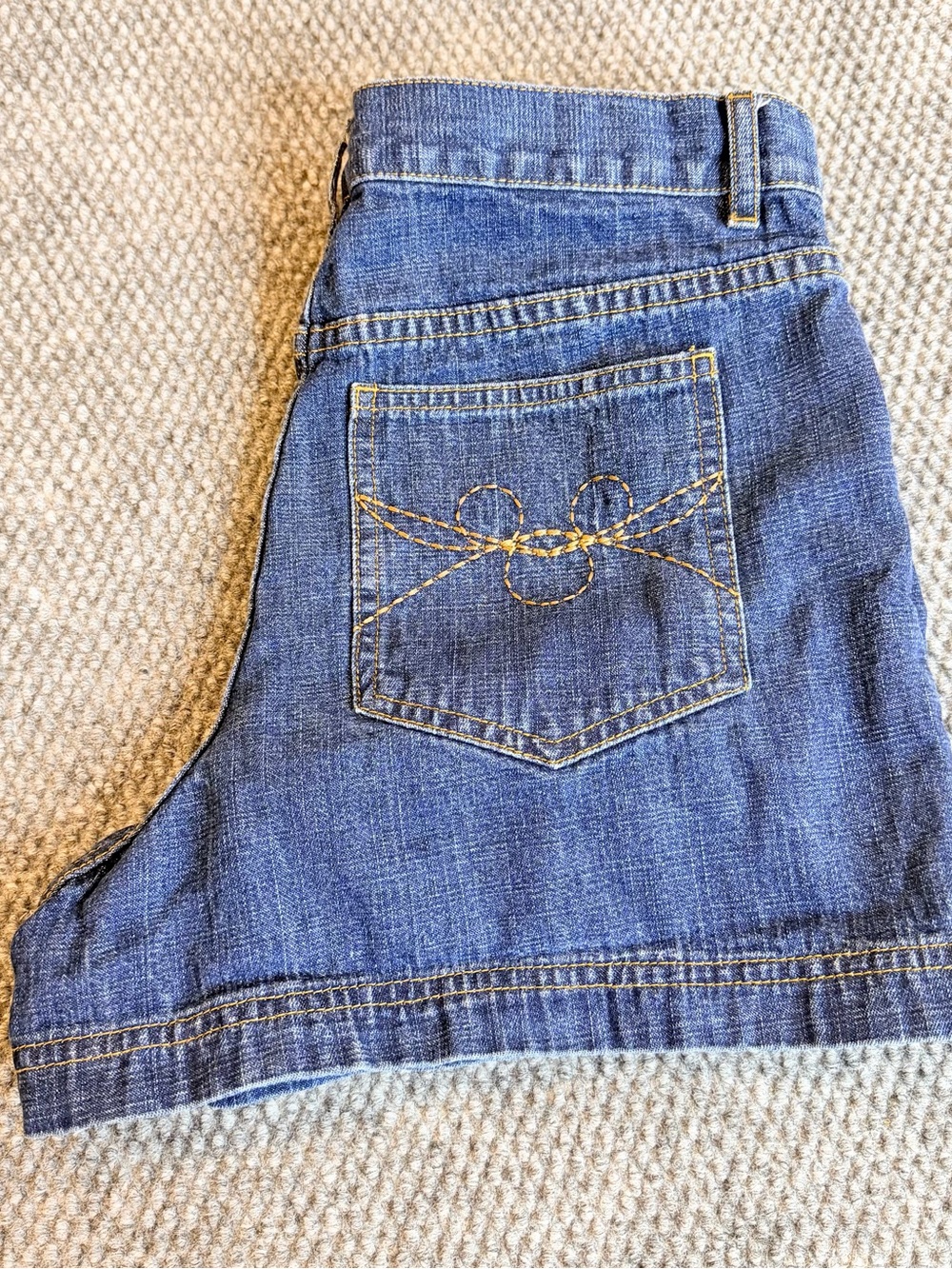 Walt Disney World Women’s High Rise Denim Jean Shorts Size 8 Dark Wash Mickey - Picture 12 of 12